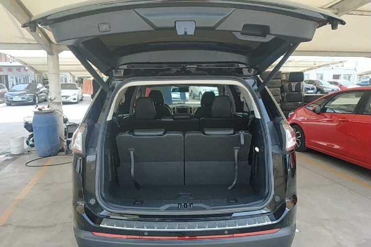 Used Ford Edge 2016 EcoBoost 245 Two-Wheel-Drive Titanium 7-Seater Trunk