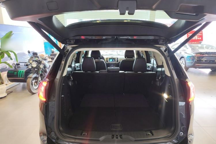 Used Ford Edge 2016 EcoBoost 245 Four-Wheel Drive Titanium 7-Seater Trunk