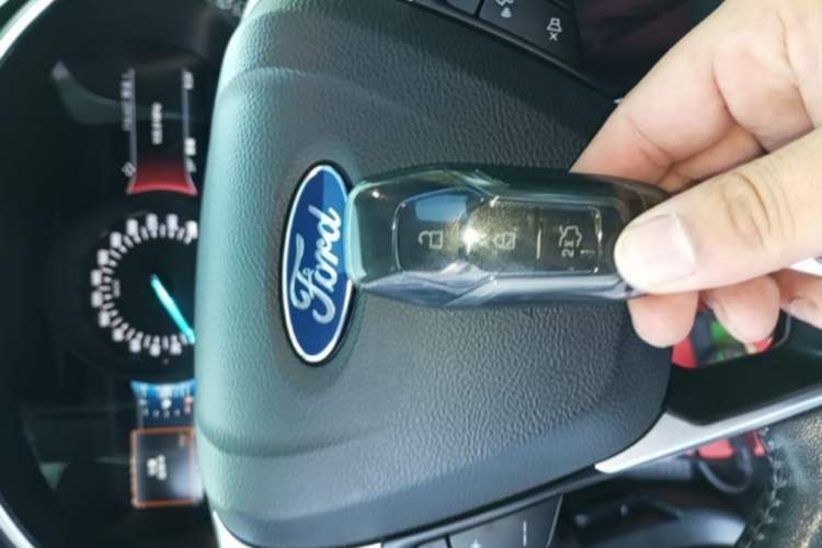 Used Ford Edge 2016 EcoBoost 245 Two-Wheel-Drive Titanium 7-Seater Vehicle Key