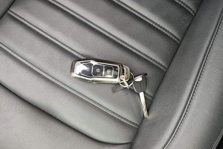 Used Ford Edge 2016 EcoBoost 245 Two-Wheel-Drive Titanium 7-Seater Vehicle Key