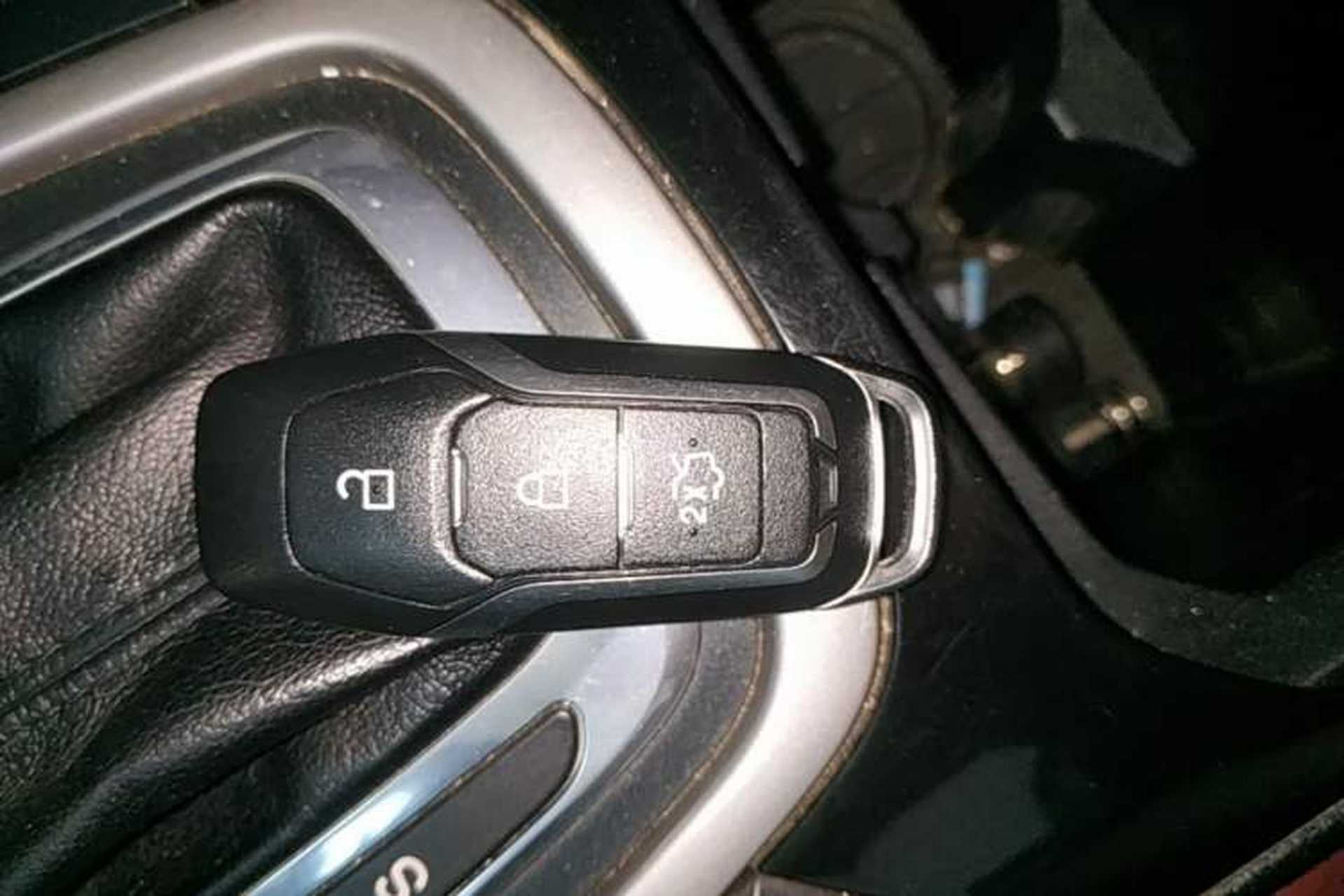 Used Ford Edge 2016 EcoBoost 245 Two-Wheel-Drive Titanium 5-Seater Vehicle Key