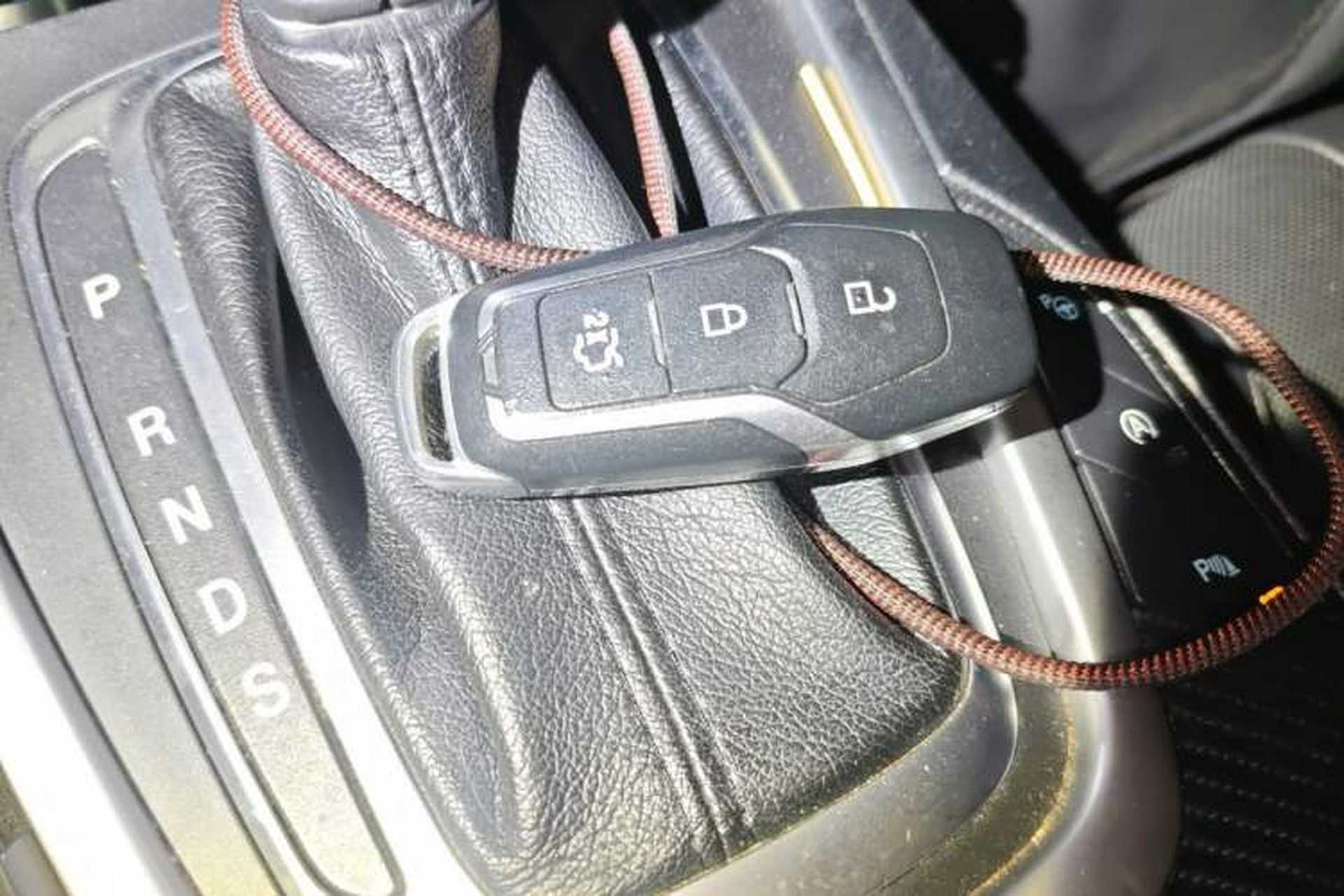 Used Ford Edge 2016 EcoBoost 245 Four-Wheel Drive Titanium 7-Seater Vehicle Key