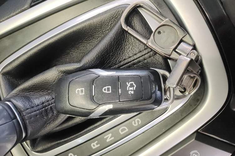 Used Ford Edge 2016 EcoBoost 245 Two-Wheel-Drive Titanium 7-Seater Vehicle Key