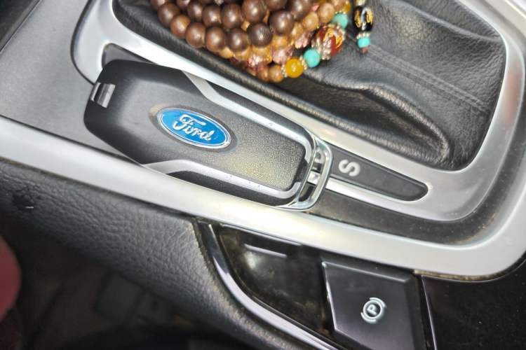 Used Ford Edge 2016 EcoBoost 245 Four-Wheel Drive Titanium Edition 7-Seater Vehicle Key