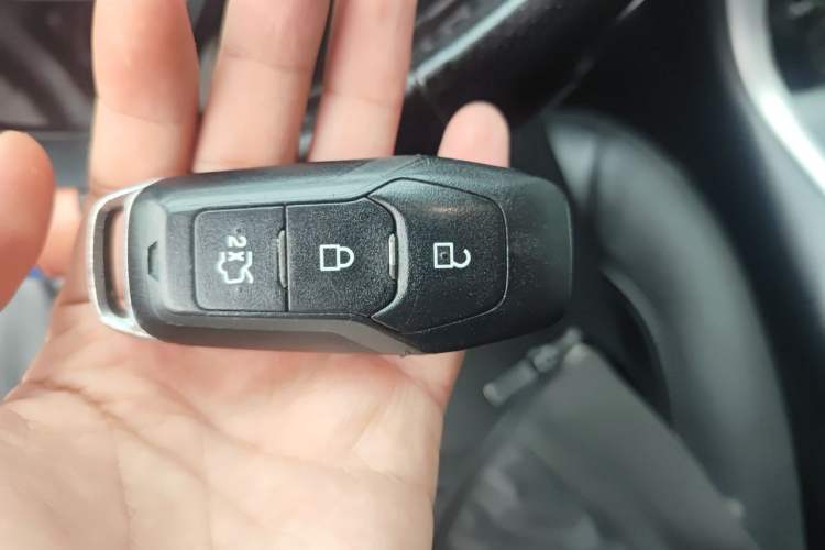 Used Ford Edge 2016 EcoBoost 245 Four-Wheel Drive Titanium Edition 7-Seater Vehicle Key
