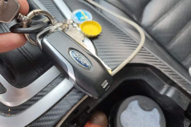 Used Ford Edge 2016 EcoBoost 245 Two-Wheel-Drive Titanium 7-Seater Vehicle Key