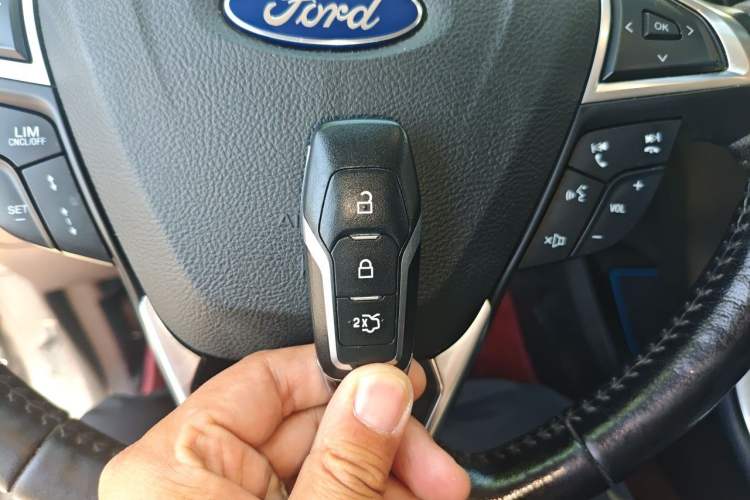 Used Ford Edge 2016 EcoBoost 245 Four-Wheel Drive Titanium 7-Seater Vehicle Key