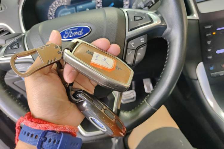Used Ford Edge 2016 EcoBoost 245 Four-Wheel Drive Titanium 7-Seater Vehicle Key