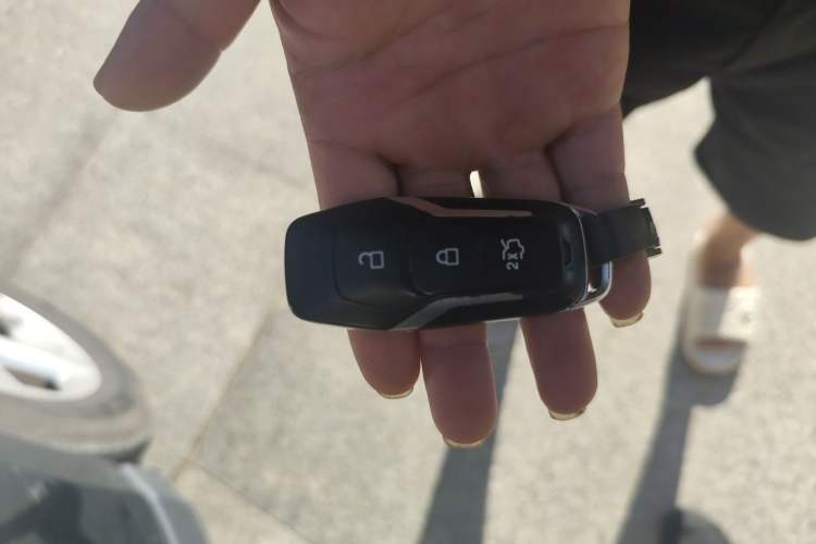 Used Ford Edge 2016 EcoBoost 245 Two-Wheel-Drive Titanium 5-Seater Vehicle Key