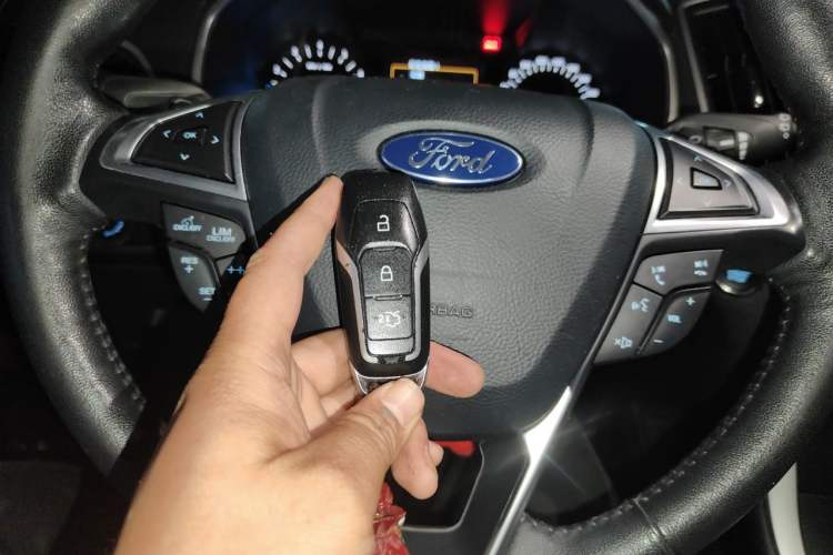 Used Ford Edge 2016 EcoBoost 245 Two-Wheel-Drive Platinum Edition 7-Seater Vehicle Key