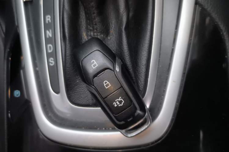 Used Ford Edge 2016 EcoBoost 245 Four-Wheel Drive Titanium Edition 7-Seater Vehicle Key