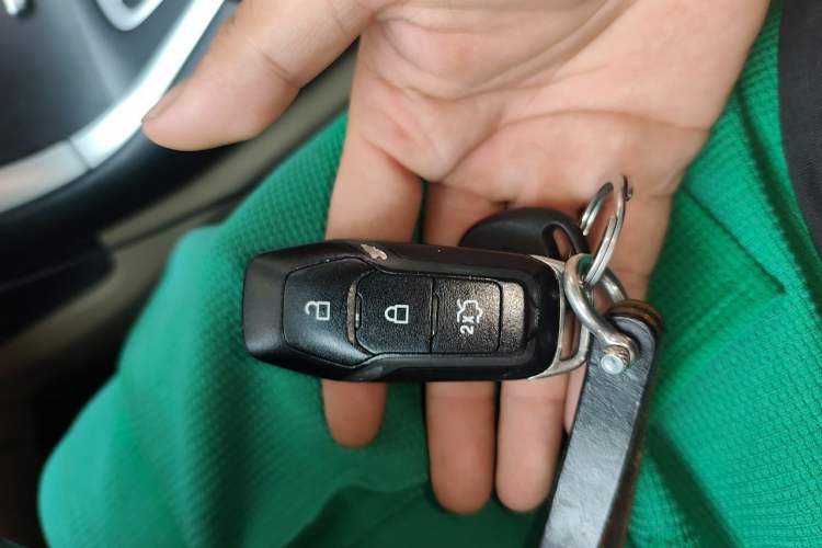 Used Ford Edge 2016 EcoBoost 245 Two-Wheel-Drive Titanium 5-Seater Vehicle Key