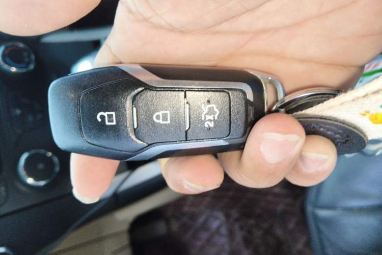 Used Ford Edge 2016 EcoBoost 245 Two-Wheel-Drive Titanium 5-Seater Vehicle Key