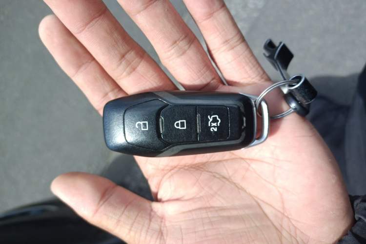 Used Ford Edge 2016 EcoBoost 245 Two-Wheel-Drive Titanium 5-Seater Vehicle Key