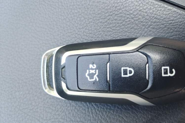 Used Ford Edge 2016 EcoBoost 245 Two-Wheel-Drive Titanium 7-Seater Vehicle Key