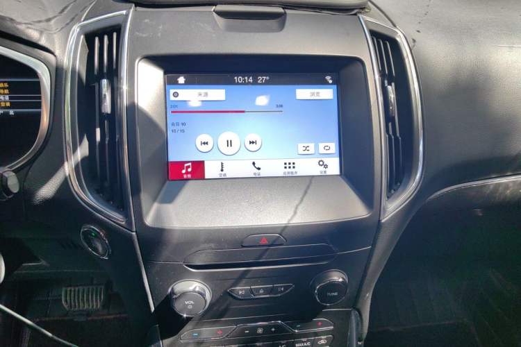 Used Ford Edge 2016 EcoBoost 245 Two-Wheel-Drive Titanium 7-Seater Audio And AC Panel