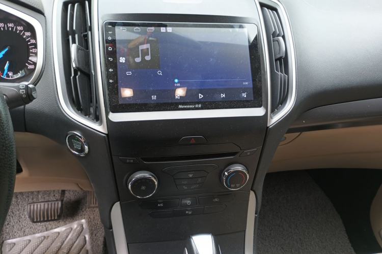 Used Ford Edge 2016 EcoBoost 245 Two-Wheel-Drive Titanium 5-Seater Audio And AC Panel