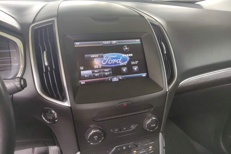 Used Ford Edge 2016 EcoBoost 245 Four-Wheel Drive Titanium Edition 7-Seater Audio And AC Panel