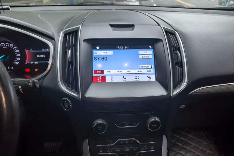 Used Ford Edge 2016 EcoBoost 245 Two-Wheel-Drive Titanium 7-Seater Audio And AC Panel