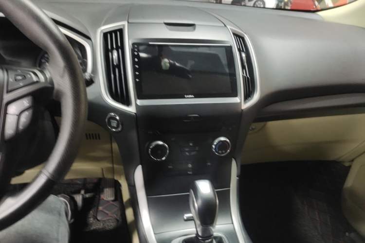 Used Ford Edge 2016 EcoBoost 245 Two-Wheel-Drive Titanium 5-Seater Audio And AC Panel