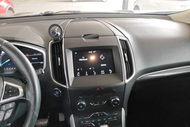 Used Ford Edge 2016 EcoBoost 245 Two-Wheel-Drive Titanium 7-Seater Audio And AC Panel