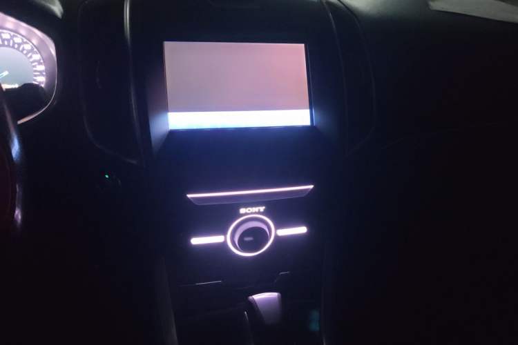 Used Ford Edge 2016 EcoBoost 245 Four-Wheel Drive Titanium 7-Seater Audio And AC Panel