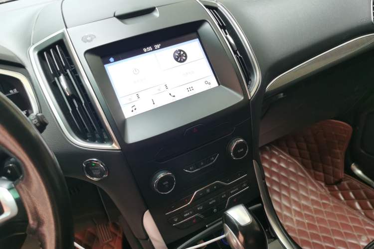 Used Ford Edge 2016 EcoBoost 245 Two-Wheel-Drive Titanium 7-Seater Audio And AC Panel