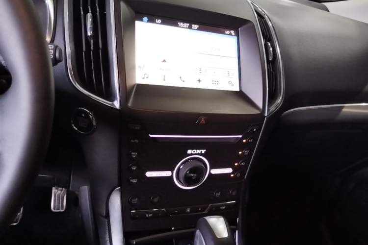 Used Ford Edge 2016 EcoBoost 245 Four-Wheel Drive Titanium 7-Seater Audio And AC Panel