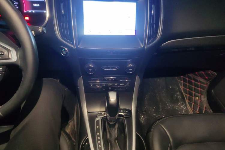 Used Ford Edge 2016 EcoBoost 245 Two-Wheel-Drive Titanium 7-Seater Audio And AC Panel