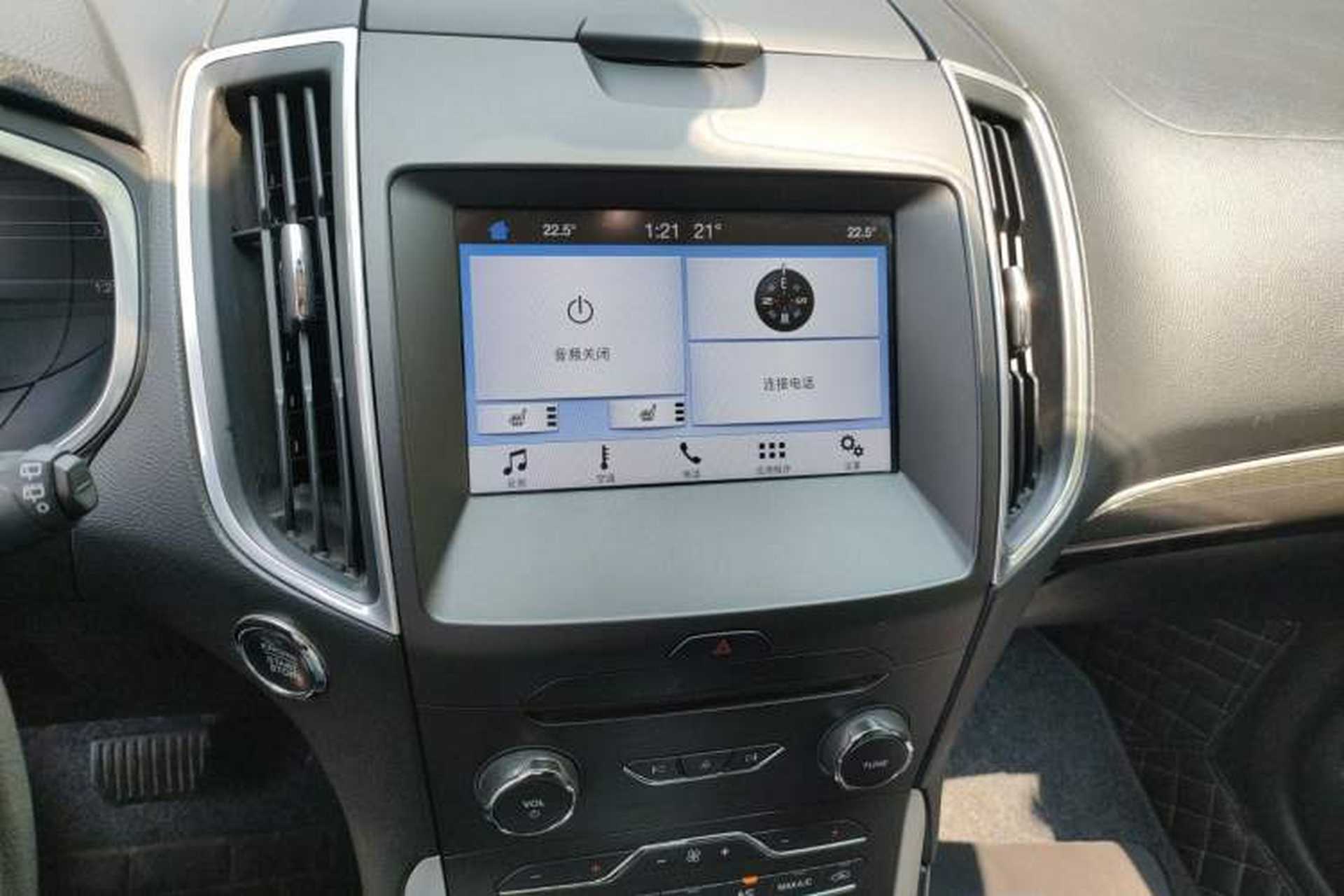 Used Ford Edge 2016 EcoBoost 245 Two-Wheel-Drive Titanium 7-Seater Audio And AC Panel