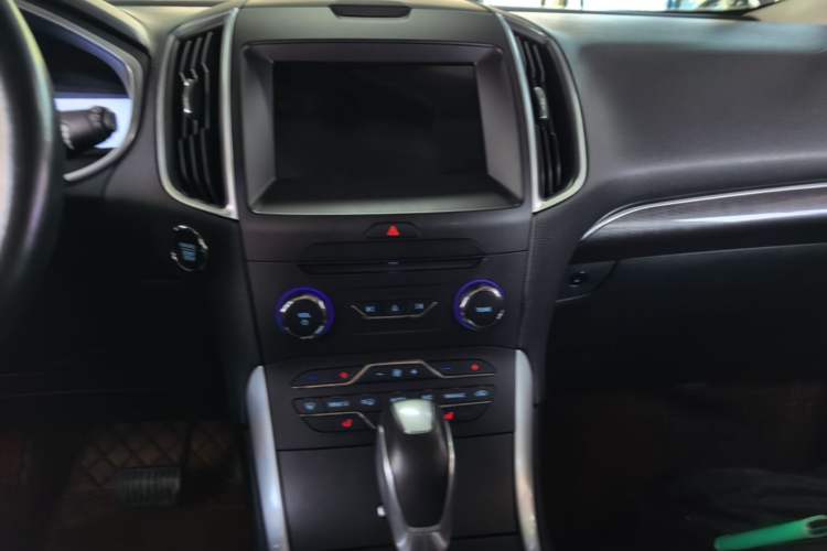 Used Ford Edge 2016 EcoBoost 245 Four-Wheel Drive Titanium Edition 7-Seater Audio And AC Panel