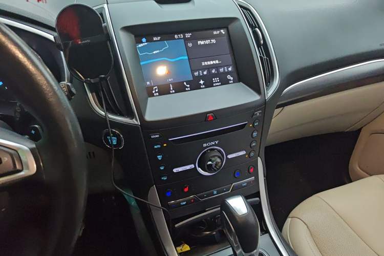 Used Ford Edge 2016 EcoBoost 245 Four-Wheel Drive Titanium 7-Seater Audio And AC Panel