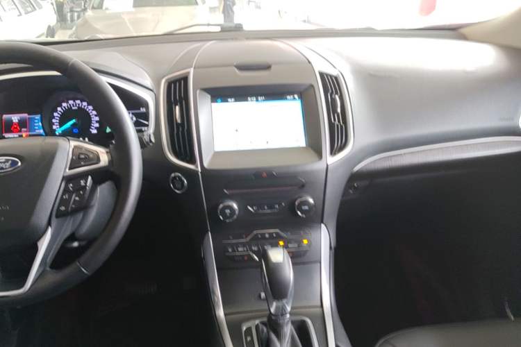 Used Ford Edge 2016 EcoBoost 245 Four-Wheel Drive Titanium Edition 7-Seater Audio And AC Panel