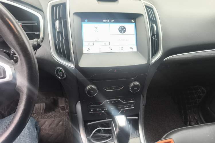 Used Ford Edge 2016 EcoBoost 245 Two-Wheel-Drive Titanium 7-Seater Audio And AC Panel