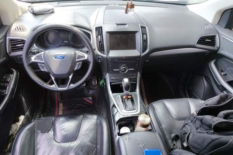 Used Ford Edge 2016 EcoBoost 245 Four-Wheel Drive Titanium 7-Seater Center Console