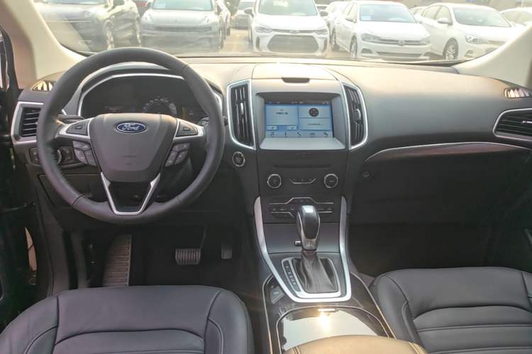 Used Ford Edge 2016 EcoBoost 245 Two-Wheel-Drive Titanium 7-Seater Center Console