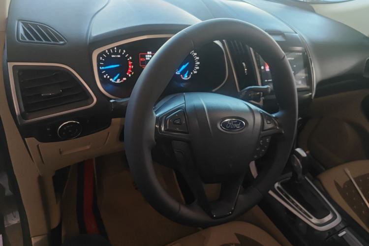 Used Ford Edge 2016 EcoBoost 245 Two-Wheel-Drive Titanium 5-Seater Center Console
