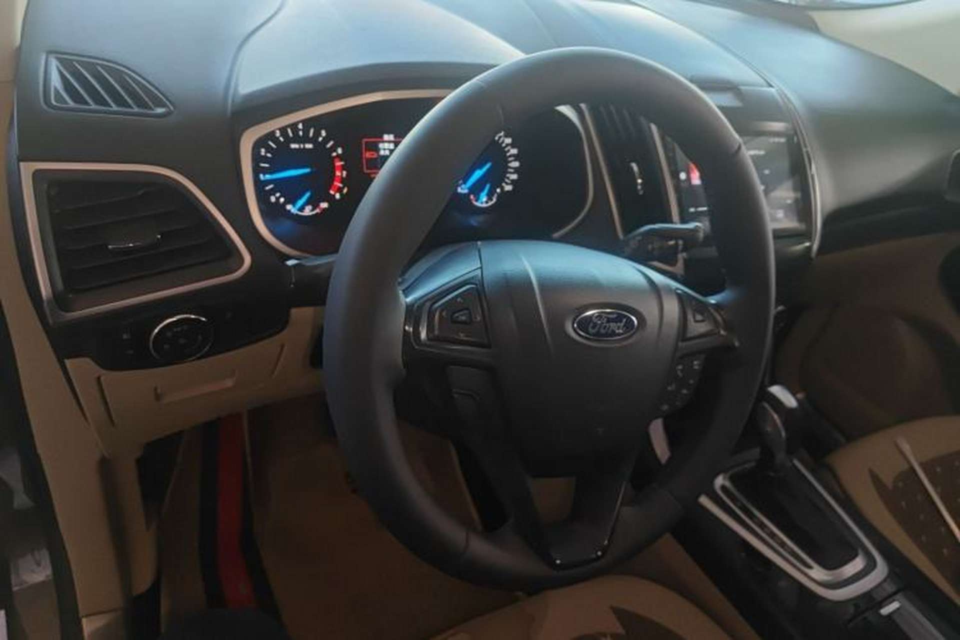 Used Ford Edge 2016 EcoBoost 245 Two-Wheel-Drive Titanium 5-Seater Center Console
