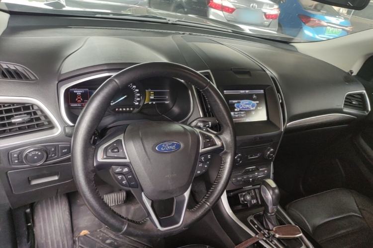 Used Ford Edge 2016 EcoBoost 245 Four-Wheel Drive Titanium Edition 7-Seater Center Console