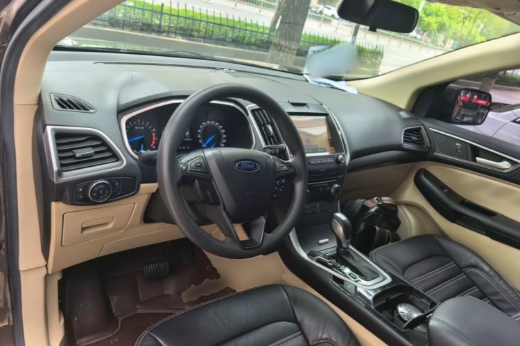 Used Ford Edge 2016 EcoBoost 245 Two-Wheel-Drive Titanium 5-Seater Center Console
