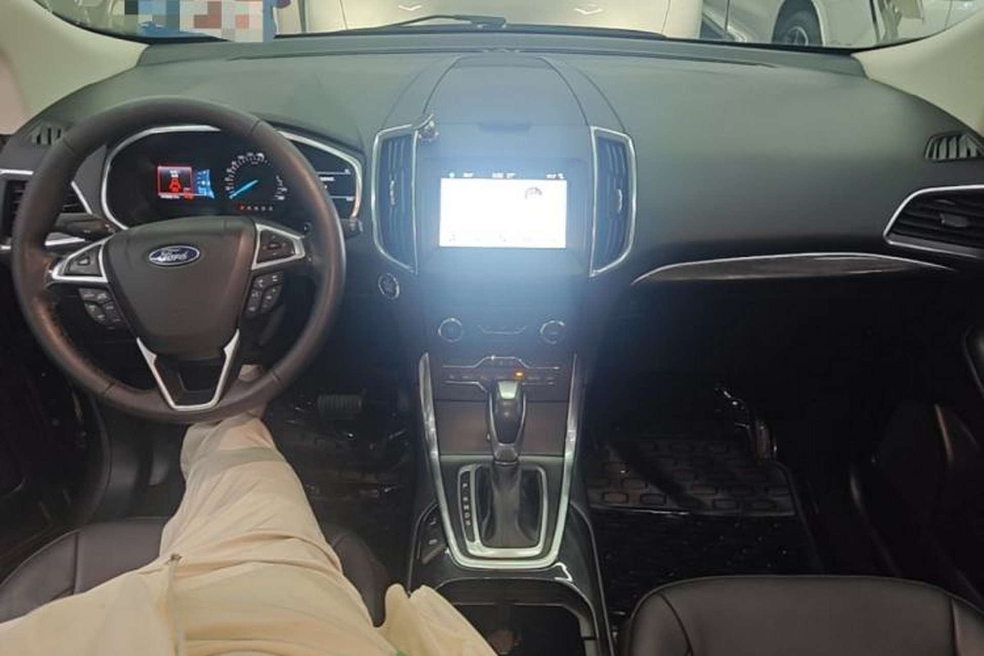 Used Ford Edge 2016 EcoBoost 245 Two-Wheel-Drive Titanium 7-Seater Center Console
