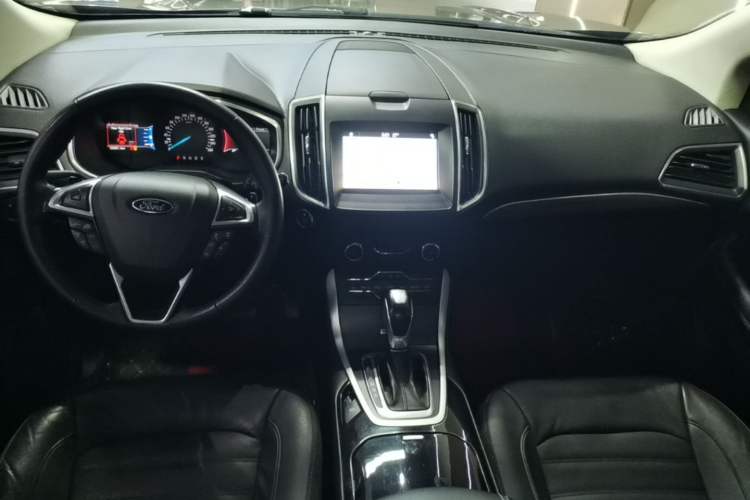 Used Ford Edge 2016 EcoBoost 245 Four-Wheel Drive Titanium Edition 7-Seater Center Console