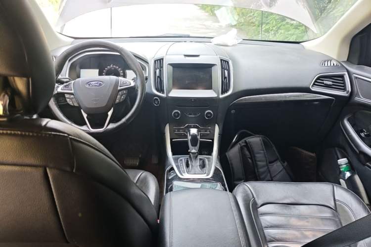 Used Ford Edge 2016 EcoBoost 245 Four-Wheel Drive Titanium Edition 7-Seater Center Console