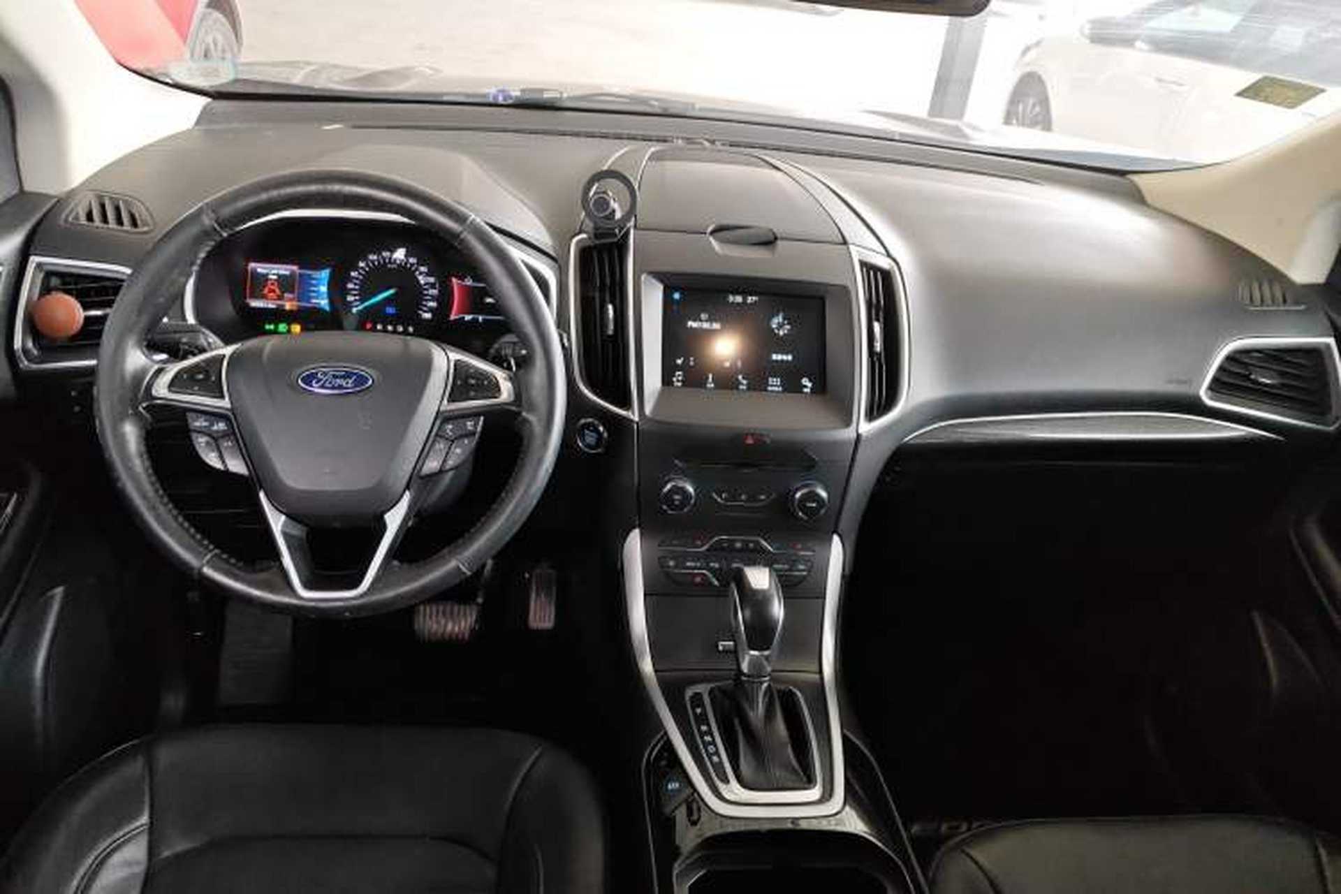 Used Ford Edge 2016 EcoBoost 245 Two-Wheel-Drive Titanium 7-Seater Center Console