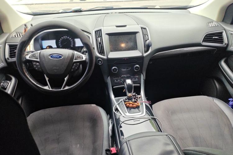 Used Ford Edge 2016 EcoBoost 245 Two-Wheel-Drive Titanium 7-Seater Center Console