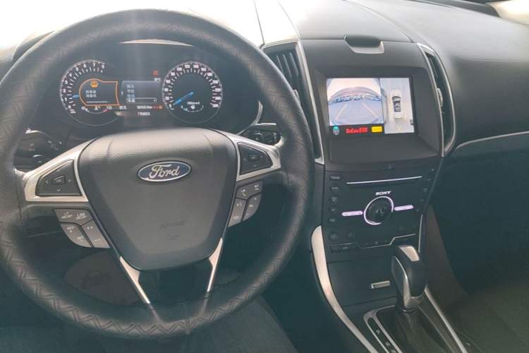 Used Ford Edge 2016 EcoBoost 245 Four-Wheel Drive Titanium 7-Seater Center Console