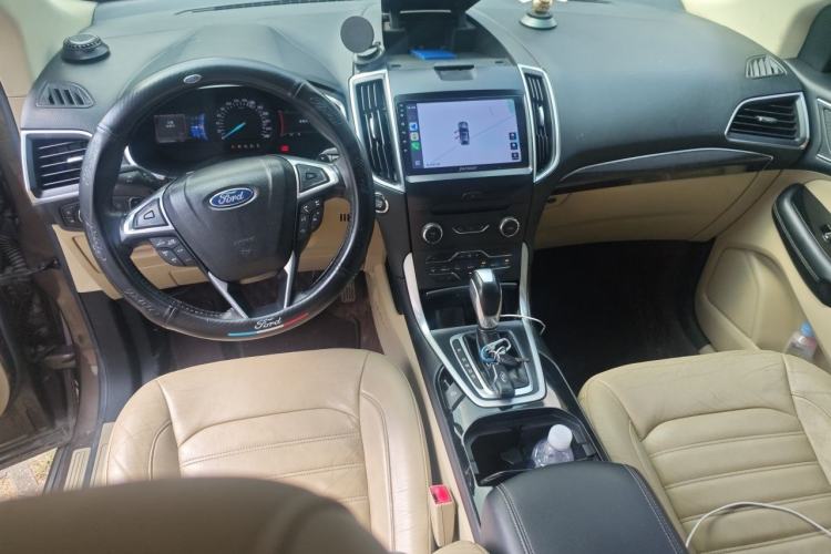 Used Ford Edge 2016 EcoBoost 245 Two-Wheel-Drive Titanium 7-Seater Center Console