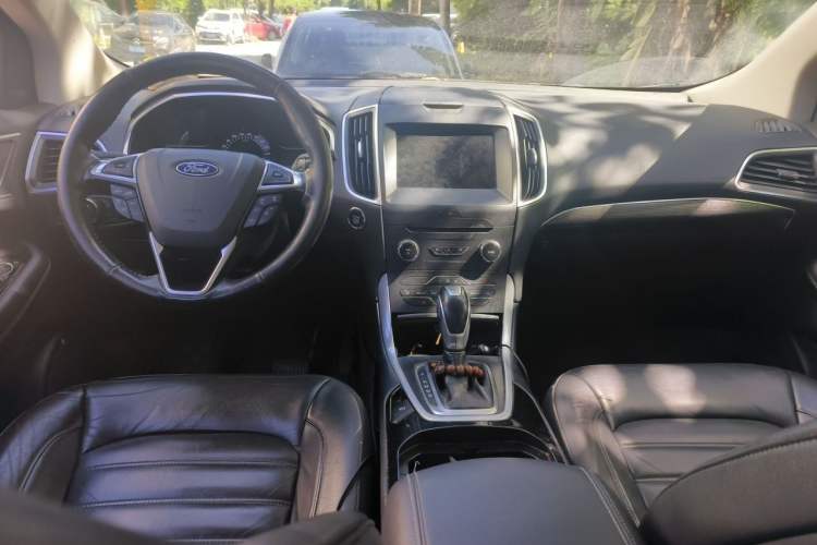 Used Ford Edge 2016 EcoBoost 245 Two-Wheel-Drive Titanium 7-Seater Center Console