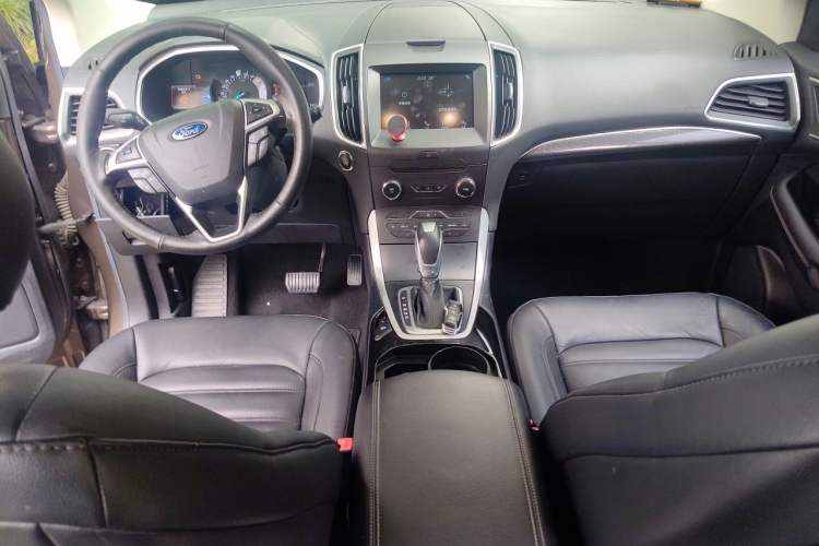 Used Ford Edge 2016 EcoBoost 245 Two-Wheel-Drive Titanium 7-Seater Center Console