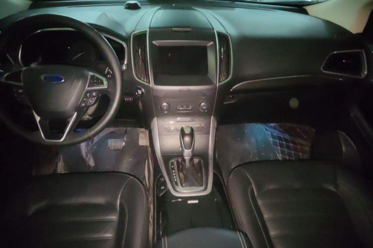 Used Ford Edge 2016 EcoBoost 245 Two-Wheel-Drive Titanium 7-Seater Center Console